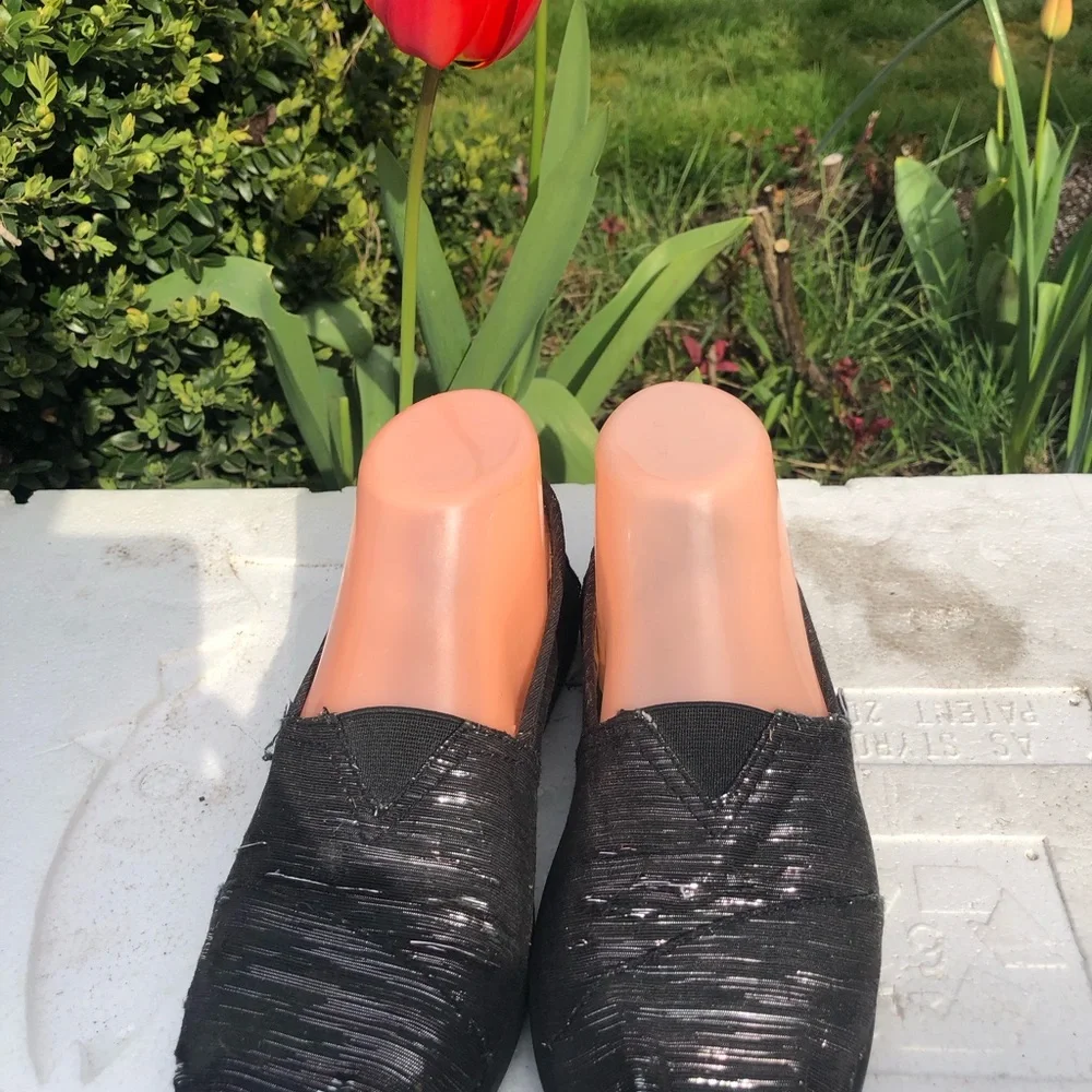TOMS brand Girl’s black sparkle slip-on shoes Size Y4.5